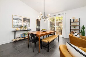 House | 3 bedrooms - Gated Home With Pool Hot Tub (Vista)