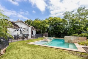 House | 3 bedrooms - Gated Home With Pool Hot Tub (Vista)