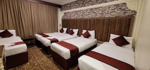 Room | Premium bedding, in-room safe, bed sheets