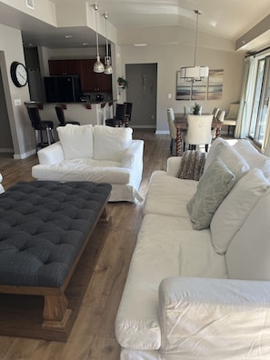 Condo, 3 Bedrooms, Accessible | Living room