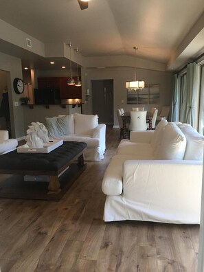 Condo, 3 Bedrooms, Accessible | Living room
