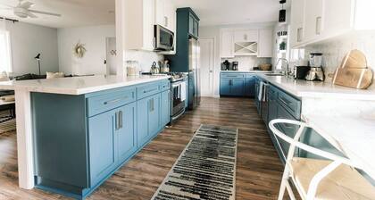 Lake Park Landing: 4 BR, 2 BA House in Atascadero, Sleeps 9