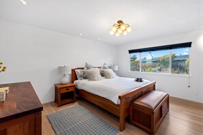 3 bedrooms, desk, iron/ironing board, free WiFi