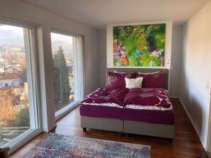 3 bedrooms, iron/ironing board, WiFi, bed sheets - Designer Villa Maria Plain (Bergheim)