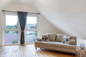 TV - Apartment 'Lufs Loft' with Mountain View, Shared Garden and Wi-Fi (Ühlingen-Birkendorf)