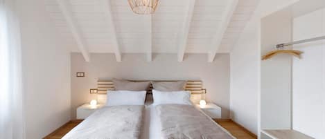 3 bedrooms, WiFi, bed sheets