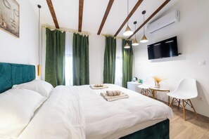 Superior Double Room, City View | Soundproofing, free WiFi - Old Town Toplik Design apartment (Sarajevo)