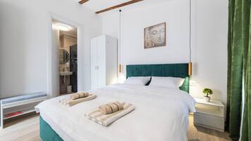 Quarto casal superior, vista para a cidade | Quartos à prova de som, Wi-Fi de cortesia