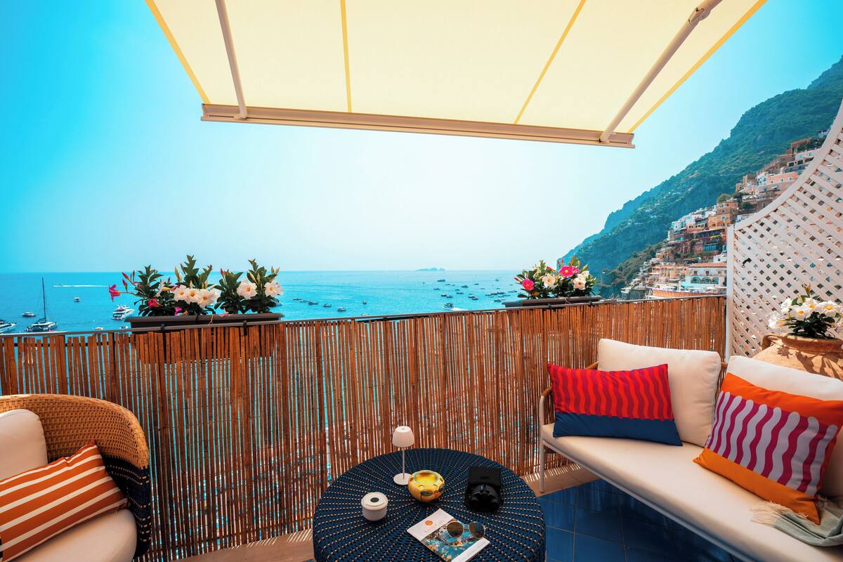 Superior Room, Sea View | Free minibar, in-room safe, soundproofing, free WiFi