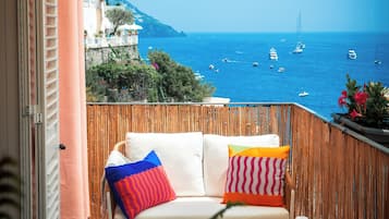 Panoramic Room | Water view