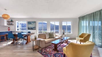 House, 3 Bedrooms | Living area | Smart TV