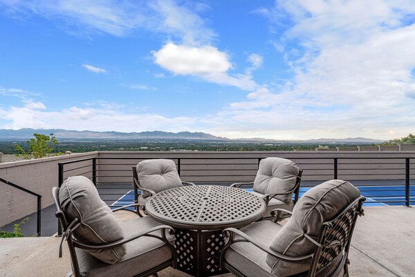 All-new Luxe Stay Views, Sauna & Hot Tub 7 Bedroom Villa - Loveland Living Planet Aquarium, Draper