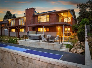 Exterior - All-new Luxe Stay Views, Sauna & Hot Tub 7 Bedroom Villa (Salt Lake City)