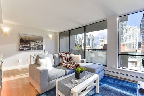 Bright & Modern 2BR in the Heart of Downtown Vancouver, with a Balcony and Gym
