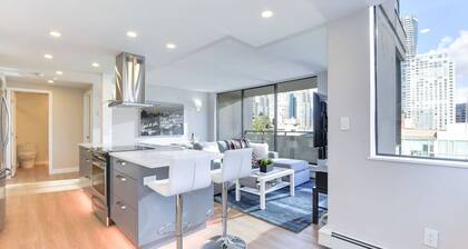 Bright & Modern 2BR in the Heart of Downtown Vancouver, with a Balcony and Gym