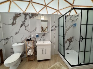 Club Bungalow, Patio, Garden View | Bathroom | Free toiletries, towels, soap, shampoo