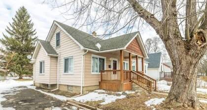 Pontiac Family-friendly 3br 3 Bedroom Home