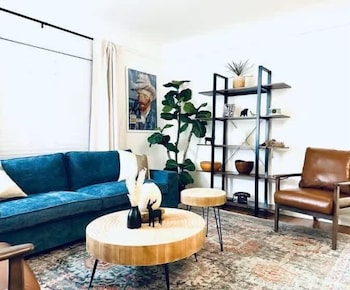 Pontiac Family-friendly 3br 3 Bedroom Home