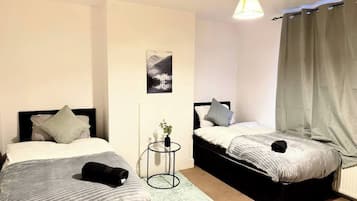 3 bedrooms, iron/ironing board, WiFi, bed sheets