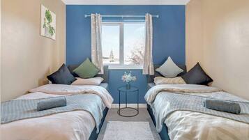 3 bedrooms, iron/ironing board, WiFi, bed sheets