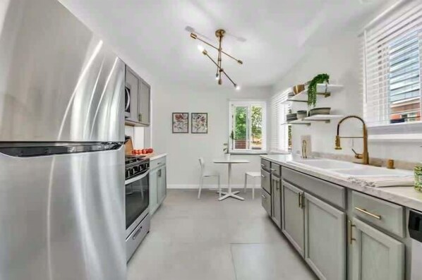 Ferienhaus, 3 Schlafzimmer | Eigene Küche | Kühlschrank, Ofen, Wasserkocher mit Kaffee-/Teezubehör, Toaster