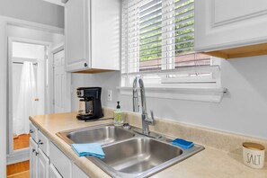 House, 3 Bedrooms | Dapur peribadi | Peti sejuk, ketuhar, pembancuh kopi/teh