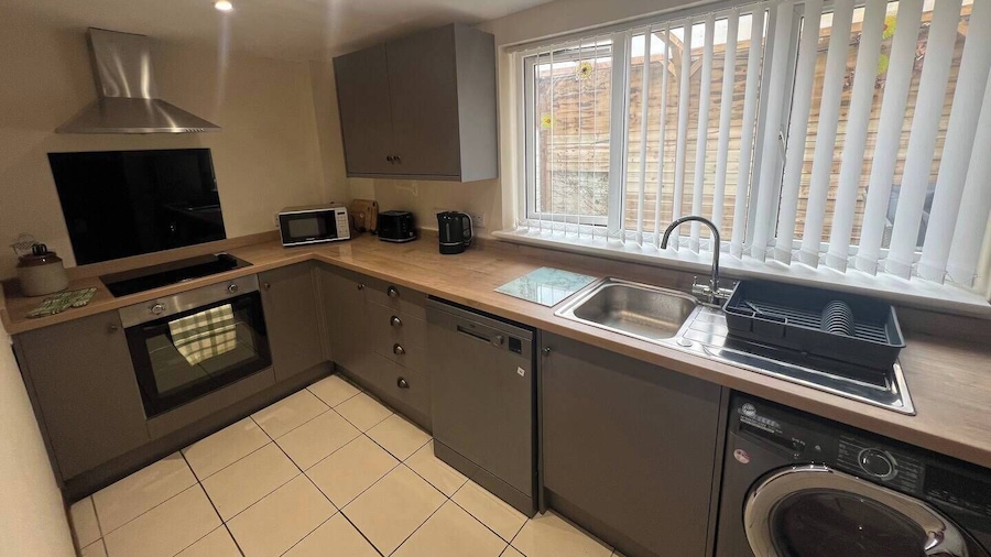 Blyton 2-bed Cottage, Parking, 30m to Lincoln