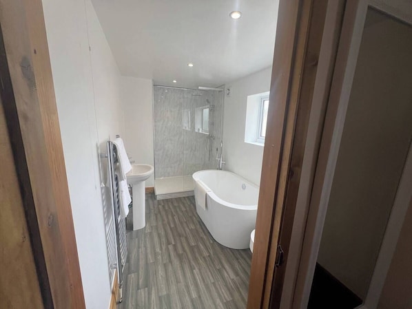 Separate tub and shower, deep soaking tub, hair dryer, towels