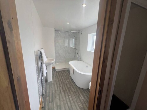 Blyton 2-bed Cottage, Parking, 30m to Lincoln
