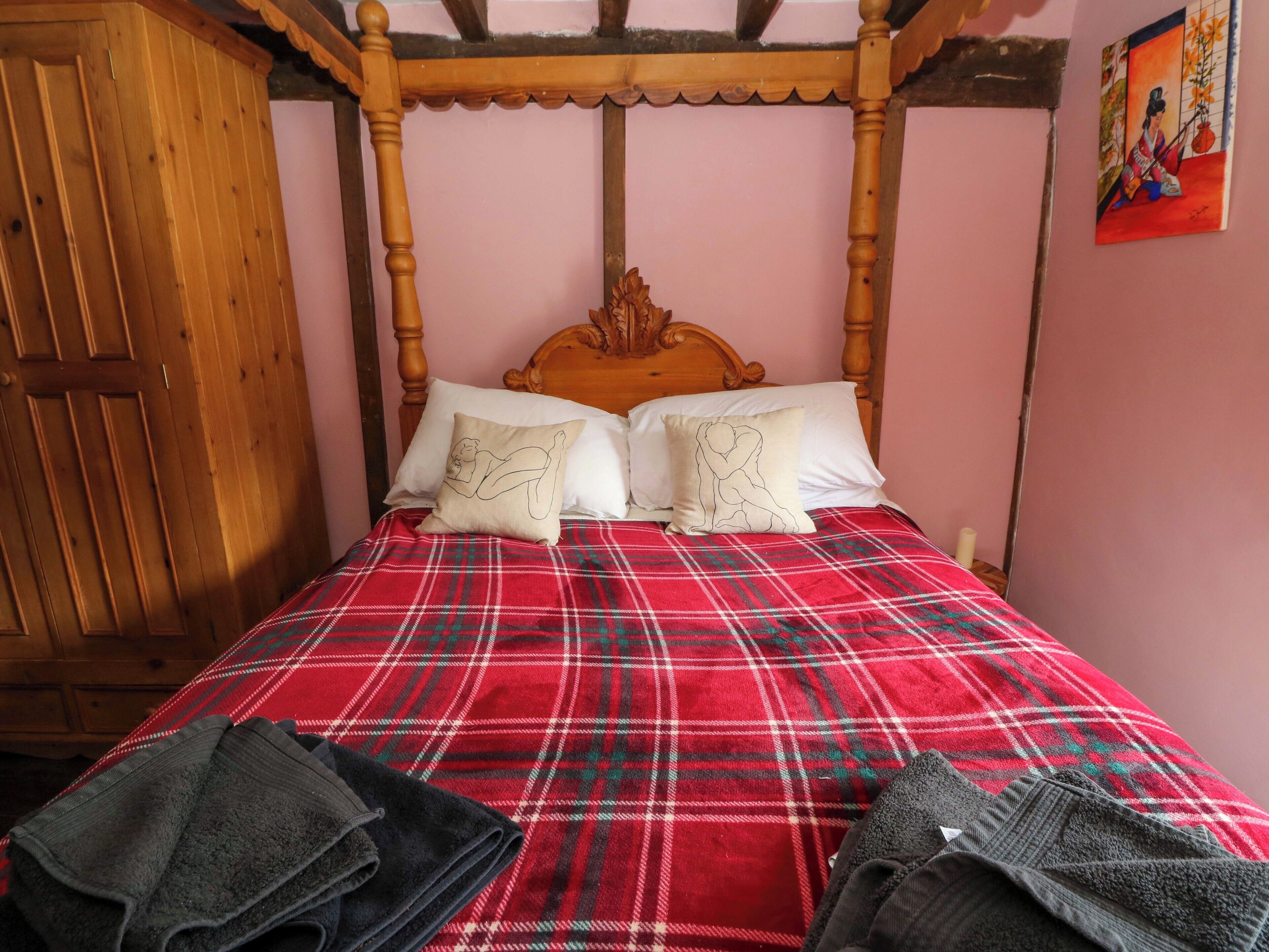 1 Schlafzimmer, individuell dekoriert, individuell eingerichtet