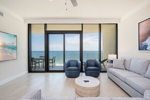 Condo, 3 Bedrooms | Living area