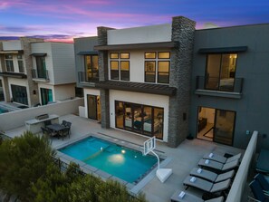 House, Multiple Bedrooms | Pool - A Hole In One 15 Bedroom Home (Washington)