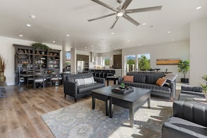 House, Multiple Bedrooms | Living area | Smart TV - A Hole In One 15 Bedroom Home (Washington)
