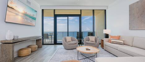 Condo, 3 Bedrooms | Living area