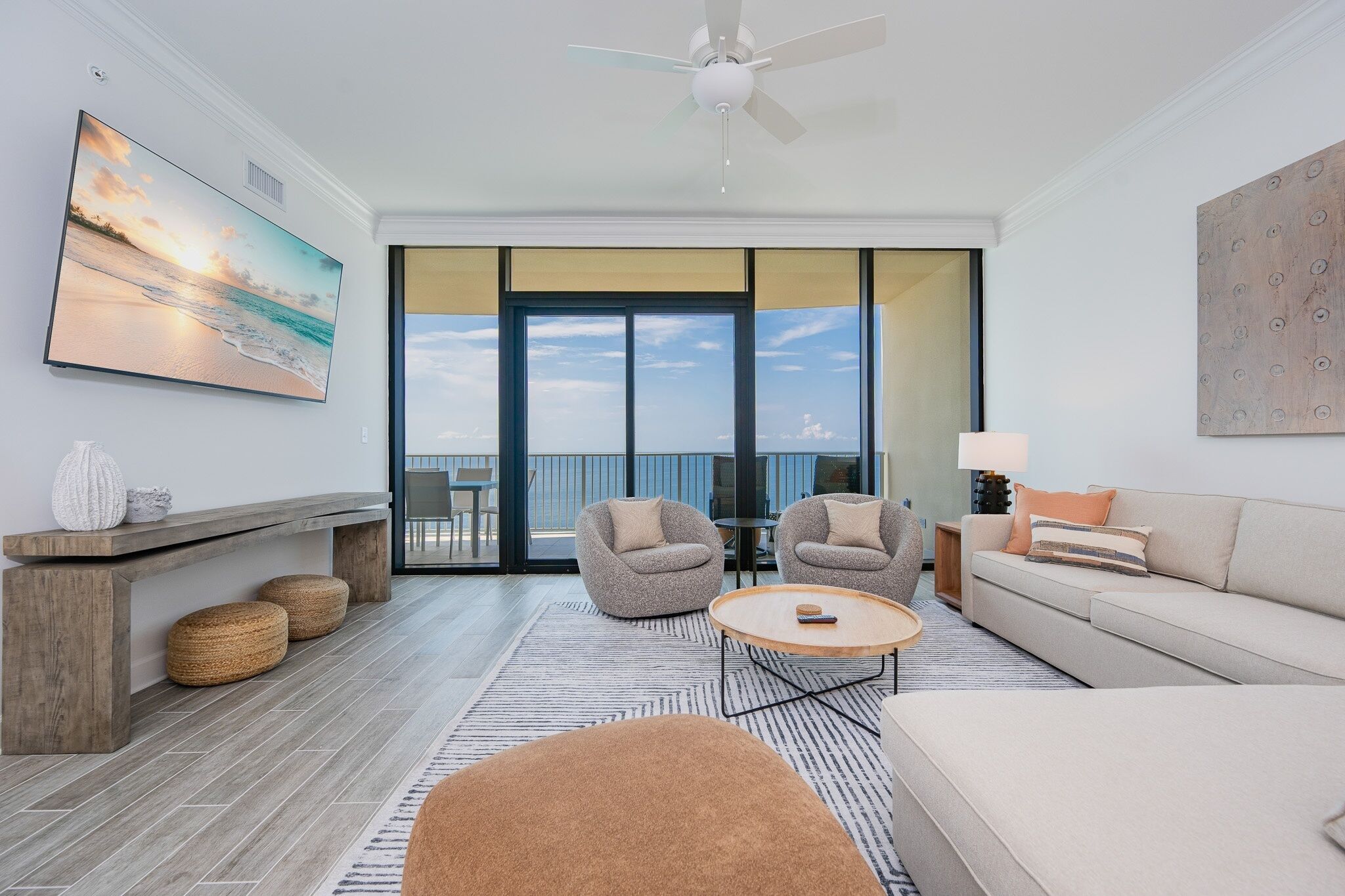 Condo, 3 phòng ngủ | Khu phòng khách