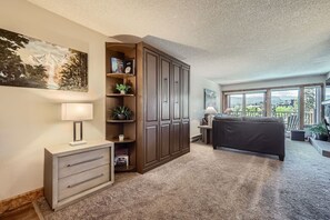 Appart'hôtel, 2 chambres | Coin séjour