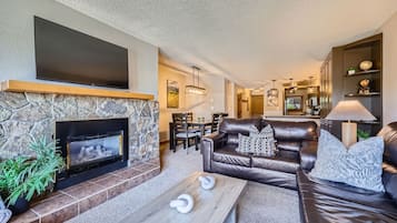 Apartment, 2Â Schlafzimmer | Wohnbereich