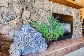 Condo, 2 Bedrooms | Interior
