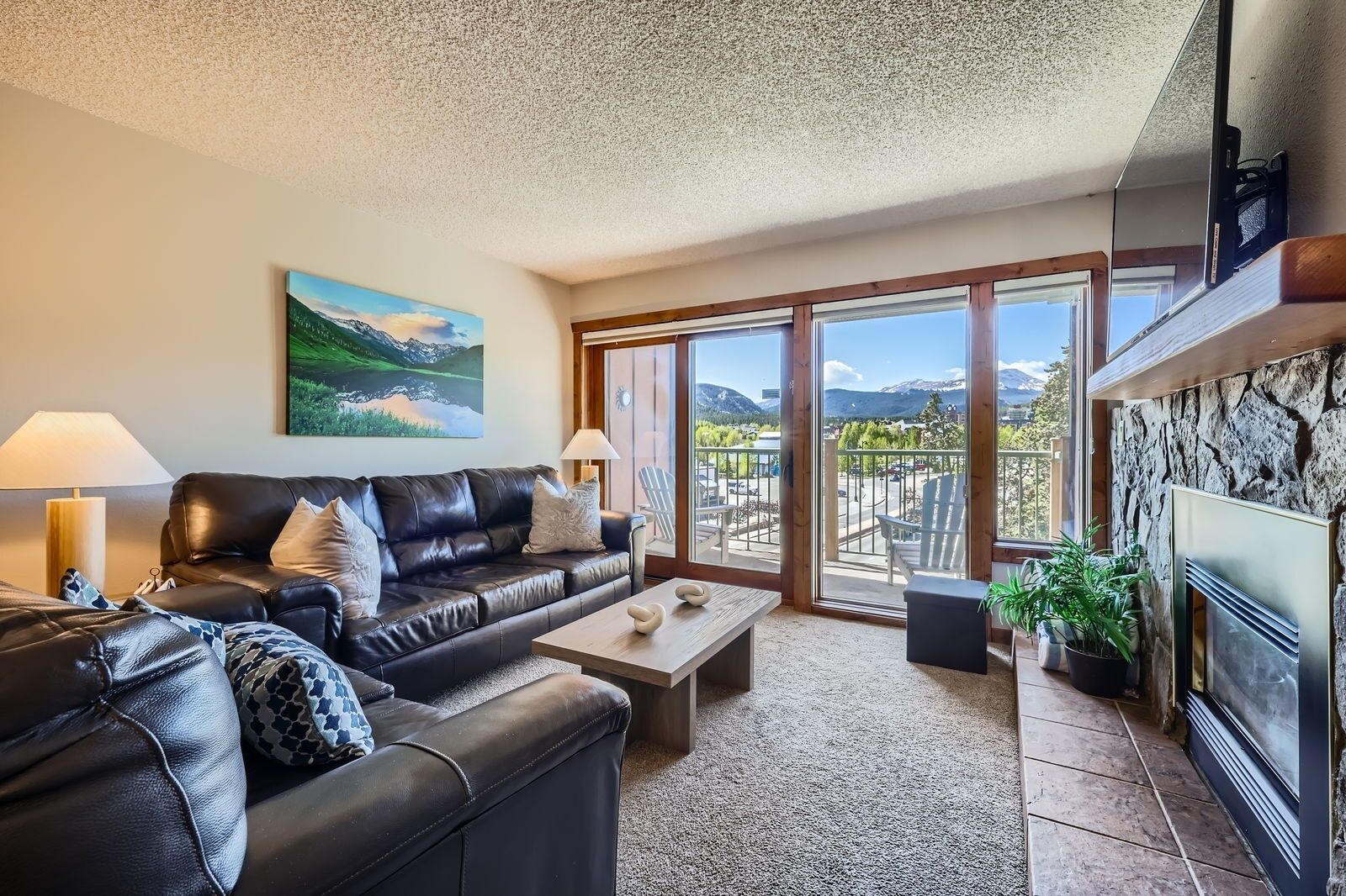 Condo, 2 Bedrooms | Living area