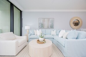 Condo, 3 habitaciones | Área de sala de estar