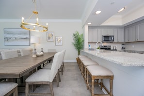 Condo, 3 habitaciones | Restaurantes