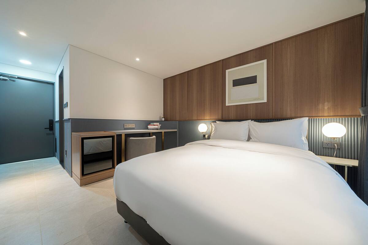 Superior Room | Laptop workspace, free WiFi