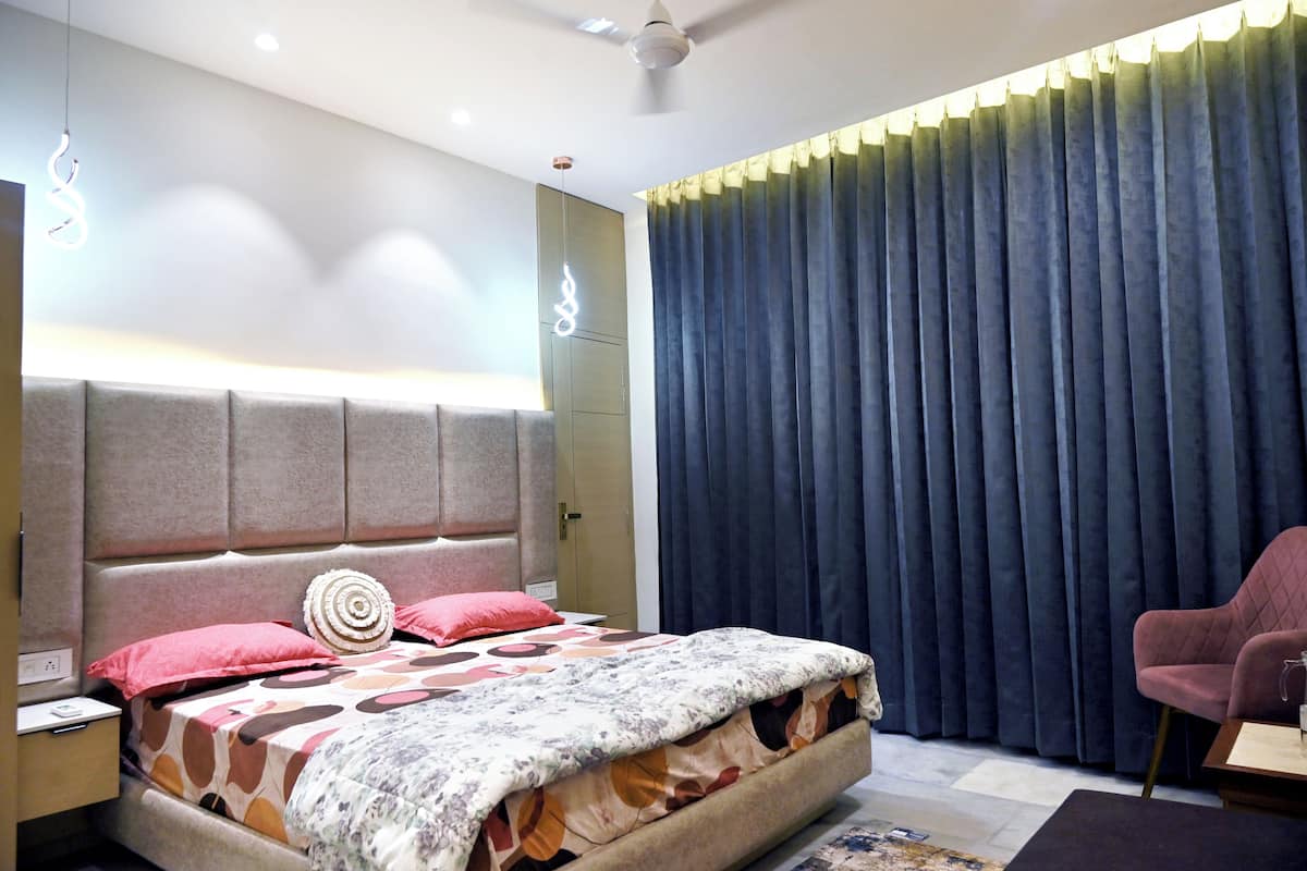 Luxury-Zimmer | Schreibtisch, kostenloses WLAN, Bettwäsche