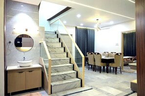 غرفة سوبيريور | منطقة المعيشة | تلفزيون إل إي دي