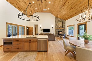 Maison, 4 chambres | Intérieur