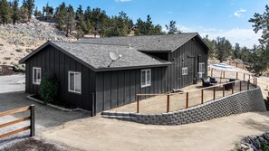 House, 4 Bedrooms | Exterior