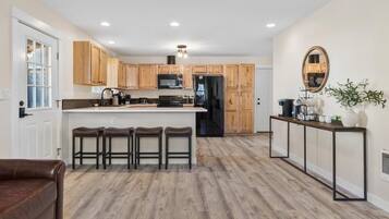 House, 4 Bedrooms | Private kitchen | Fridge, oven, coffee/tea maker, toaster