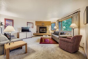 Apartment, 2 Schlafzimmer | Wohnbereich