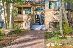 Condo, 2 phòng ngủ | Chi tiết ngoại thất