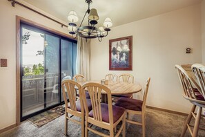 Condo, 2 Bedrooms | Dining